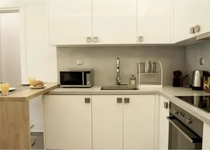 Syntagma Voulis Street Modern Apartment