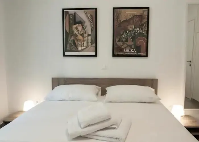 Syntagma Voulis Street Modern Apartment